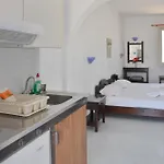 Plaza Apartment *